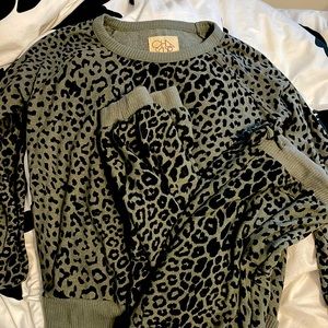 Chaser leopard green sweatsuit
